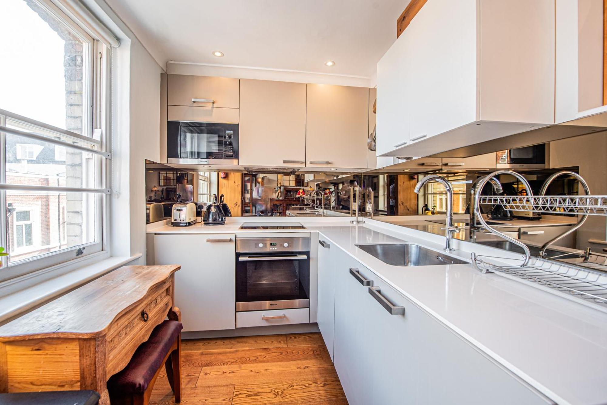 Stylish 1-Bed Flat In Soho - Prime Central London Eksteriør bilde